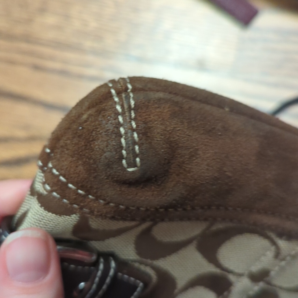 EUC Coach vintage wristlet - Picture 3 of 6